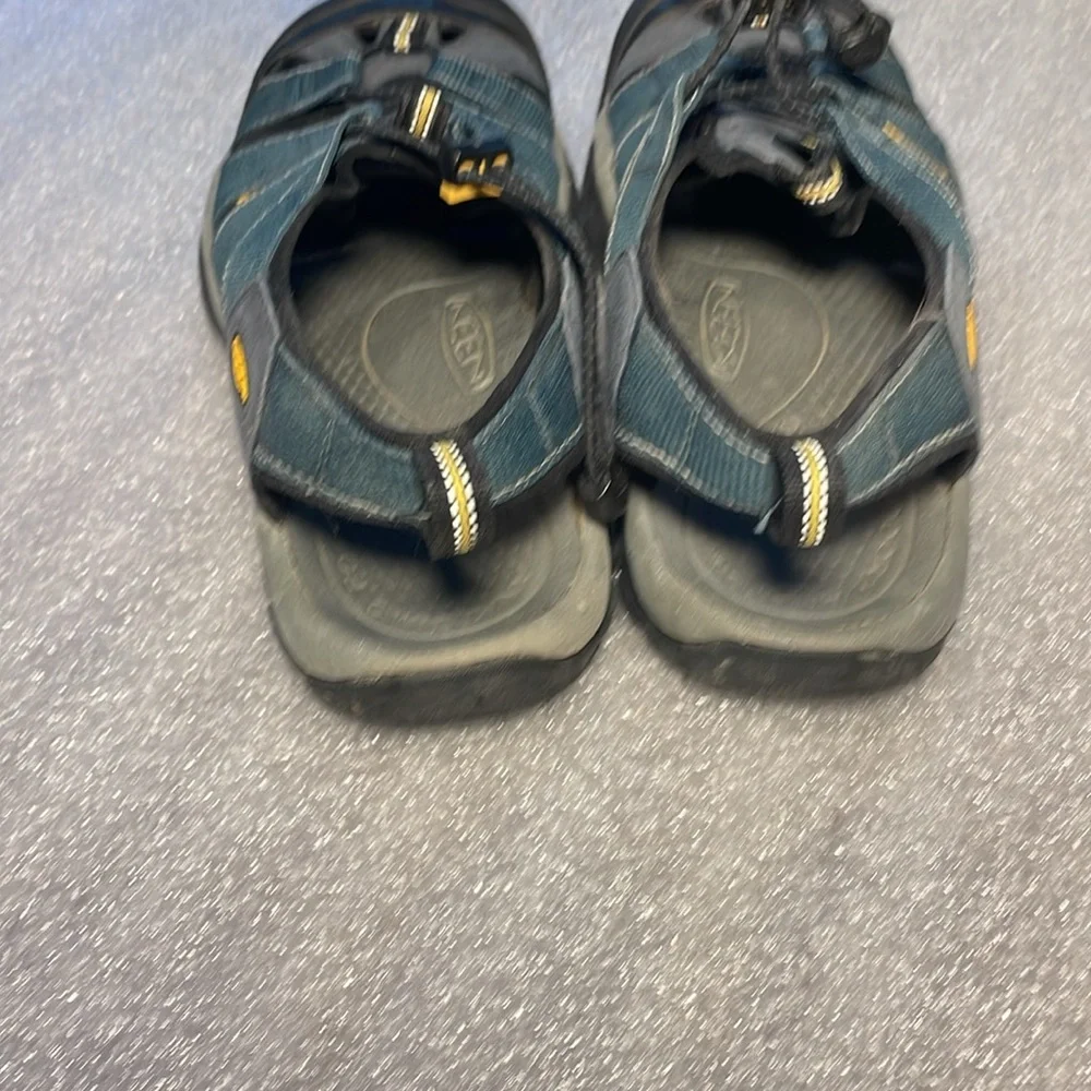 Men's KEEN Newport H2 Closed Toe Water Sandals Blue 9.5 style 1001938
